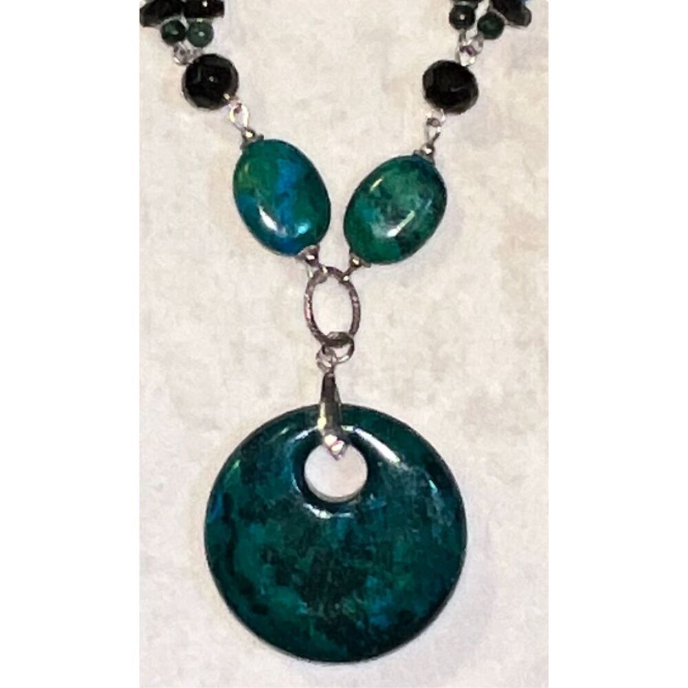 18” Artificially Colored Stone Pendant - Picture 4 of 12